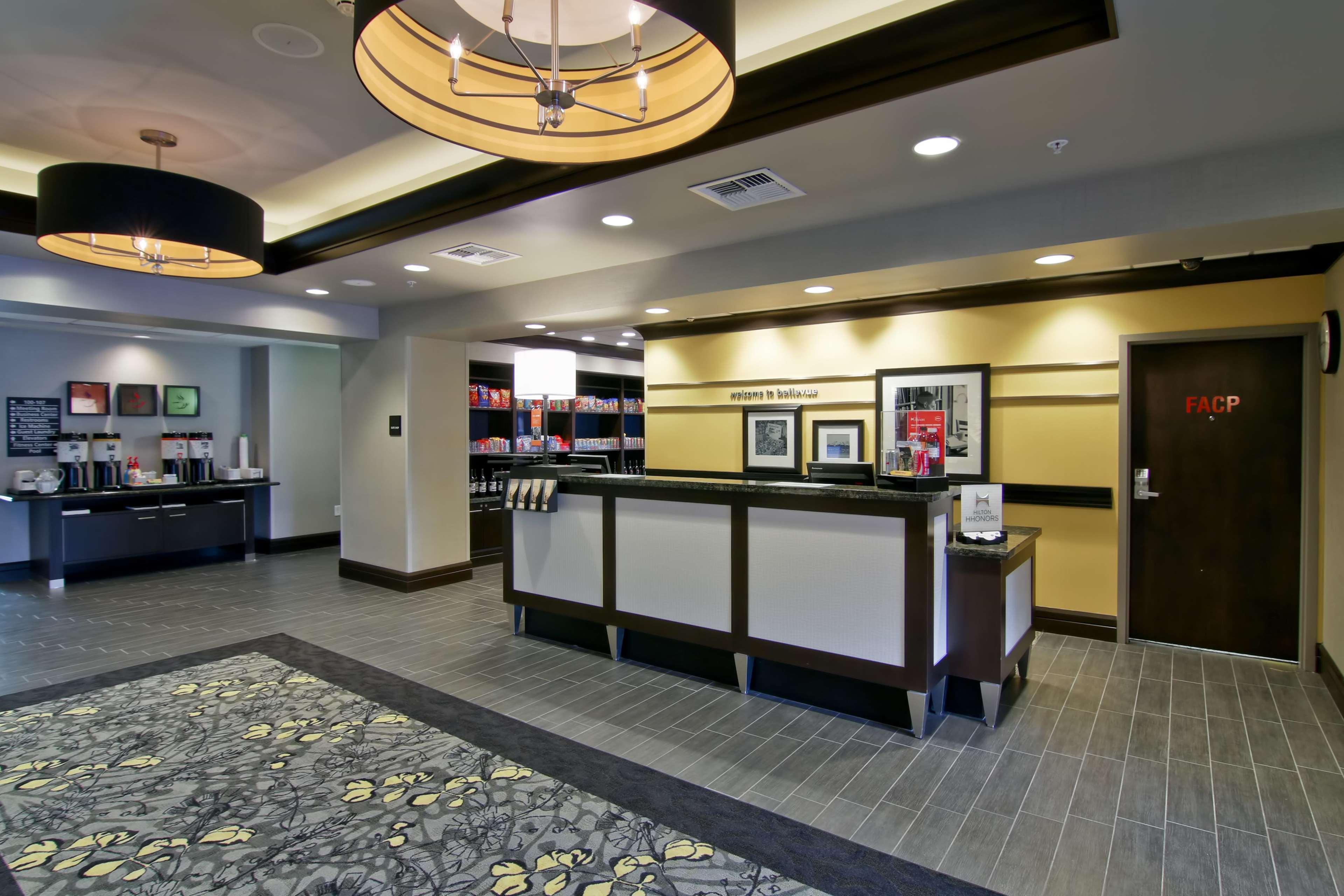 Hampton Inn & Suites Bellevue Downtown/Seattle Εξωτερικό φωτογραφία